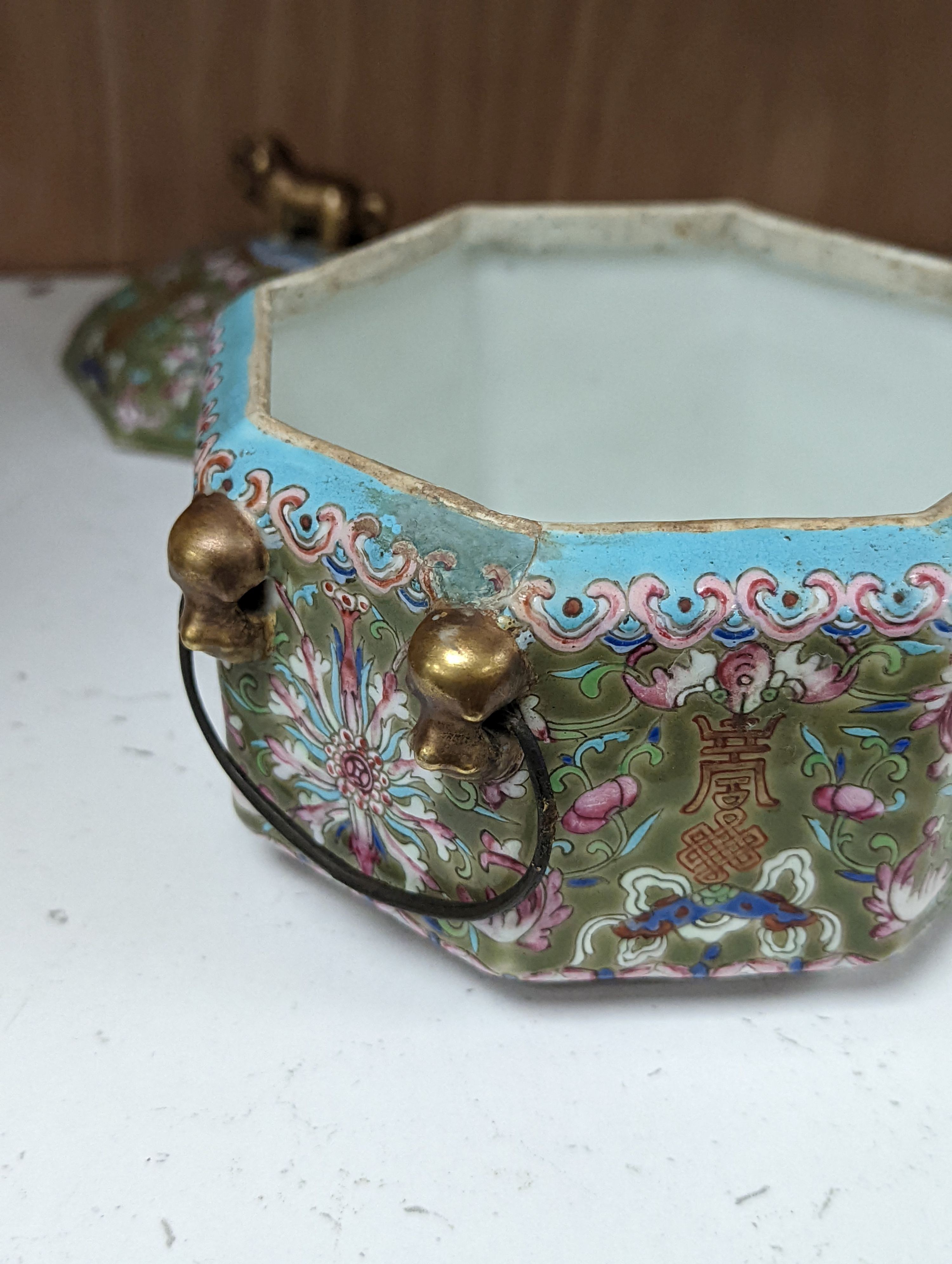 A Chinese sage green ground jar, cover and liner, mid 19th century, 13cm